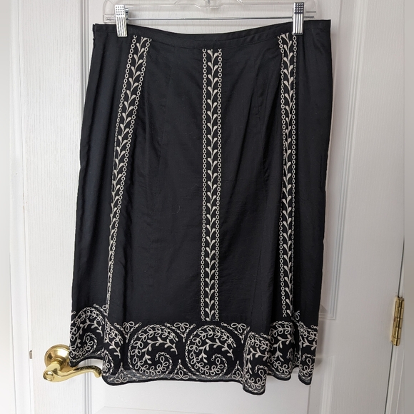 Ann Taylor 10 black cotton skirt with embroidery - Picture 10 of 10